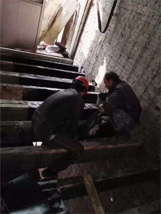 木結(jié)構(gòu)文物保護(hù)建筑采用了我公司的碳纖維布加固系統(tǒng)進(jìn)行修復(fù)