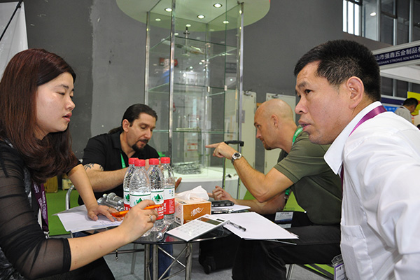 展會(huì)中與客戶溝通了解