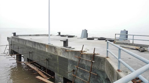 南京曼卡特碳纖維布碼頭粘貼現(xiàn)場