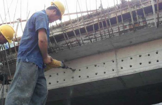 曼卡特植筋膠加固橋梁，保安全50年以上！