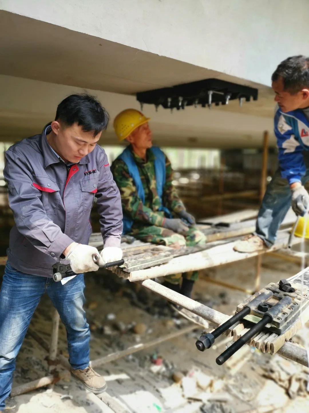 碳纖維板做加固修復