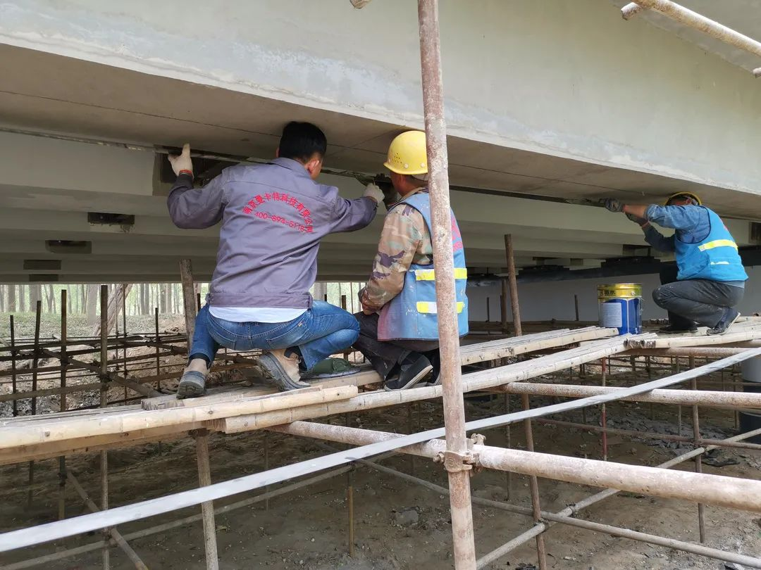 預應力碳纖維板加固系統，橋梁加固得力選擇