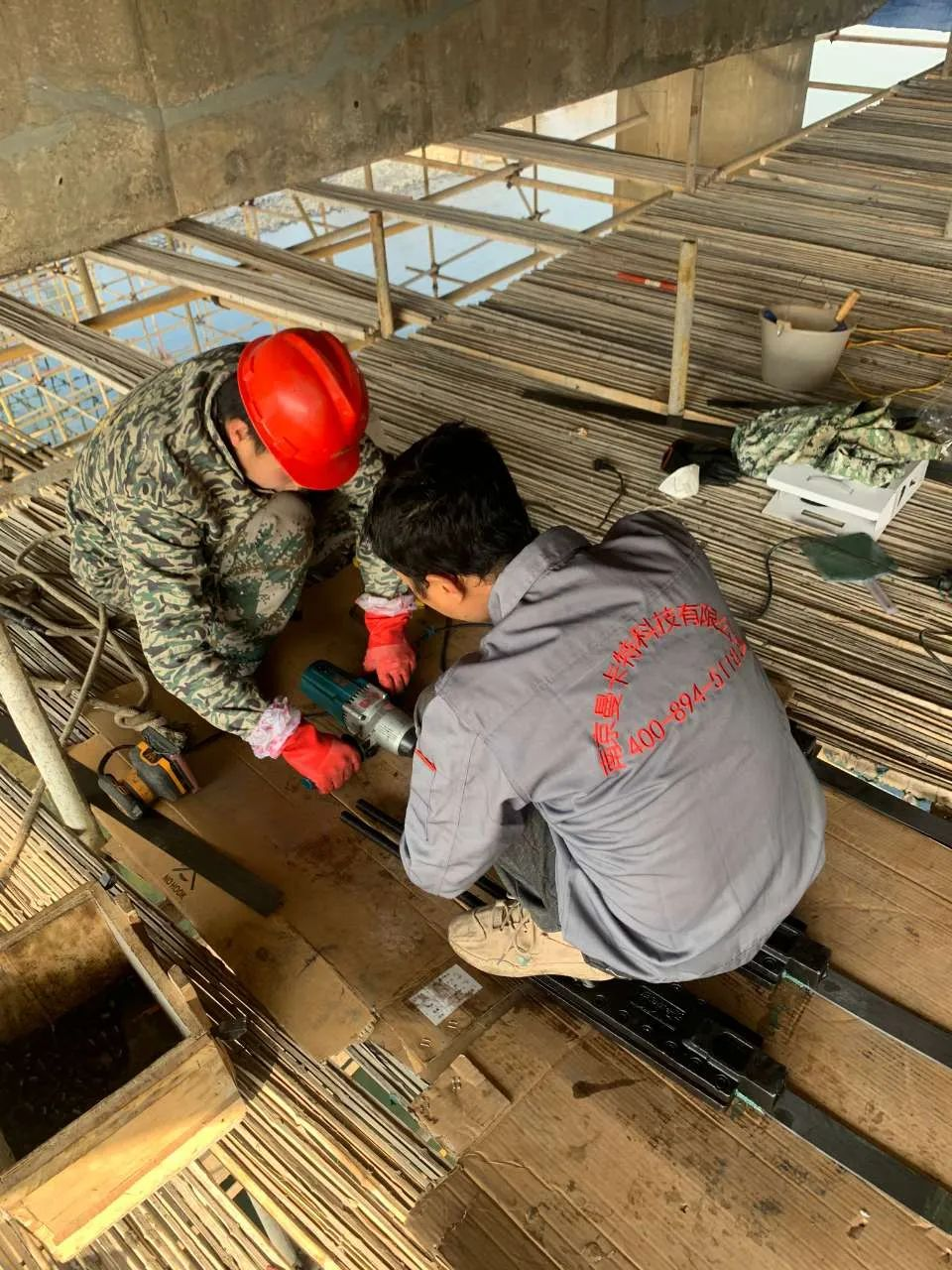 嘉禾縣車頭橋加固工程 南京曼卡特預應力碳纖維板錨具獻策獻力