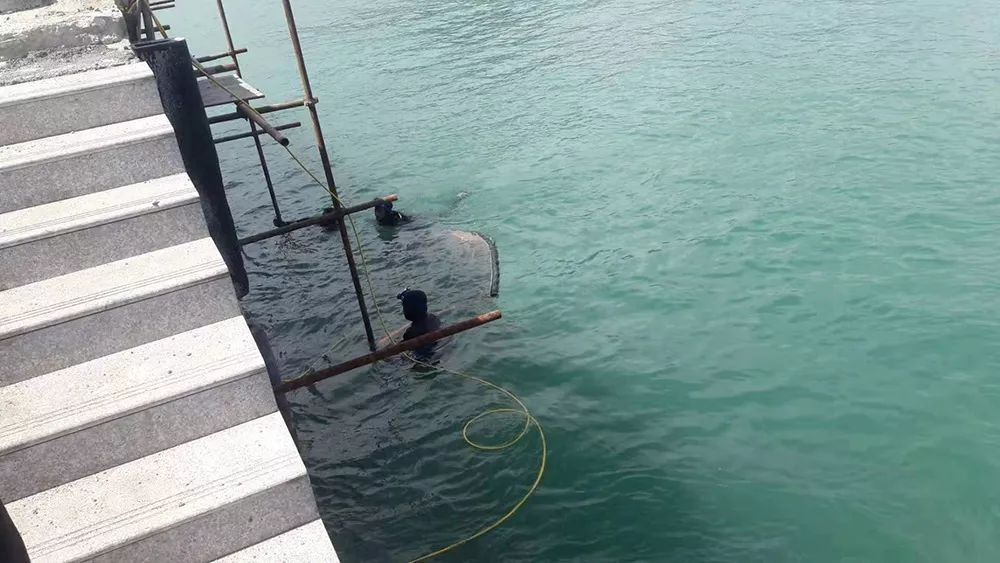 海南三亞南山旅游區(qū)游艇碼頭修補