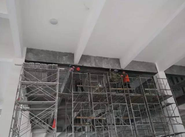 梁、柱子混凝土結(jié)構(gòu)標(biāo)號低用碳纖維布如何加固？