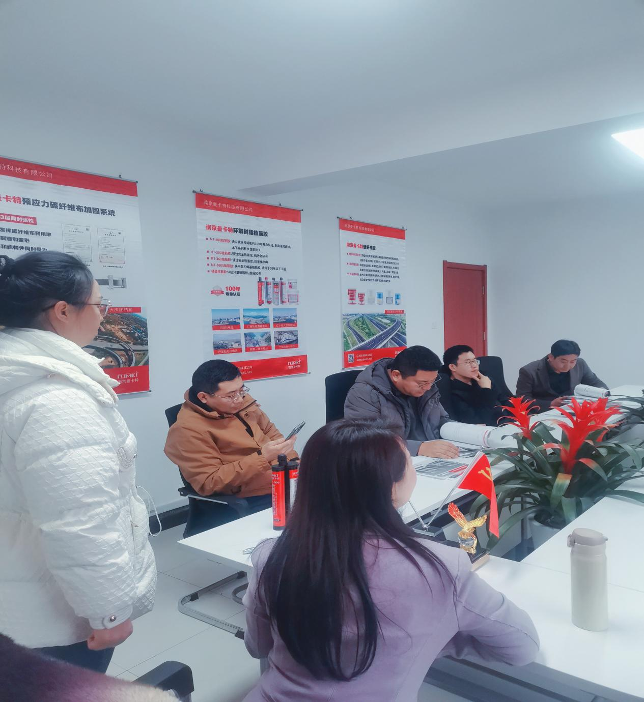 錨栓生產廠家迎來客戶參觀，董事長黃子秀女士親自接待