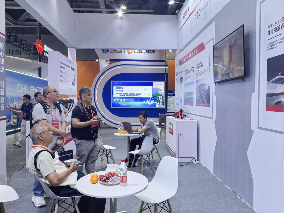 香港客戶蒞臨大灣區橋隧展曼卡特展臺 共探基建材料技術新突破