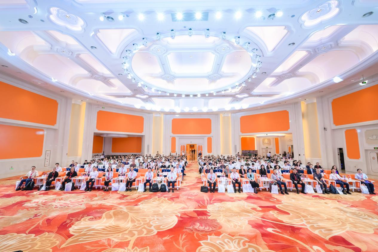 曼卡特董事長黃子秀亮相江蘇城市更新論壇、以科技匠心賦能城市可持續發展